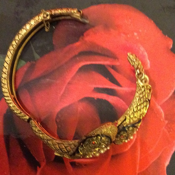 Art triple snake brooch and a bracelet that matches. - Picture 4 of 6